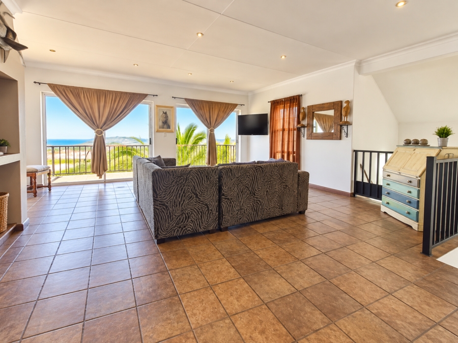 To Let 4 Bedroom Property for Rent in Hoogland Western Cape